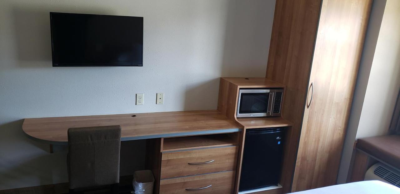 Deluxe Queen Room with Two Queen Beds - Non-Smoking