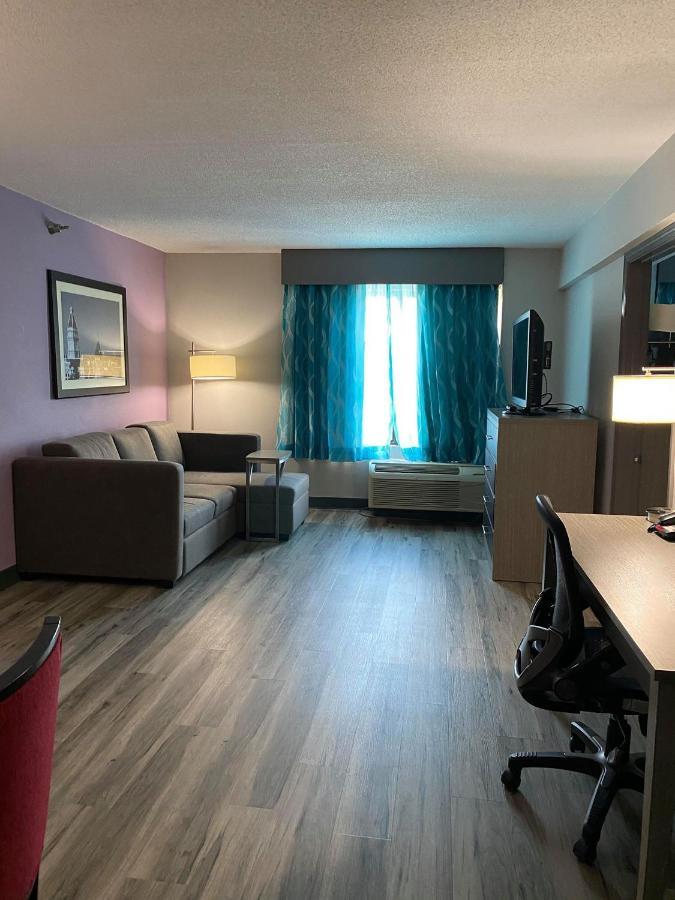 One-Bedroom Executive King Suite - Non-Smoking