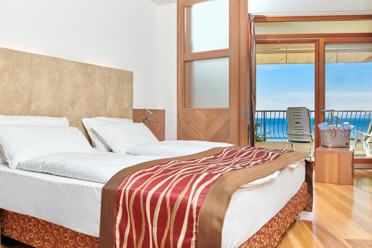 Junior Suite with Internal Whirlpool and Lake View,437649792:JPEG