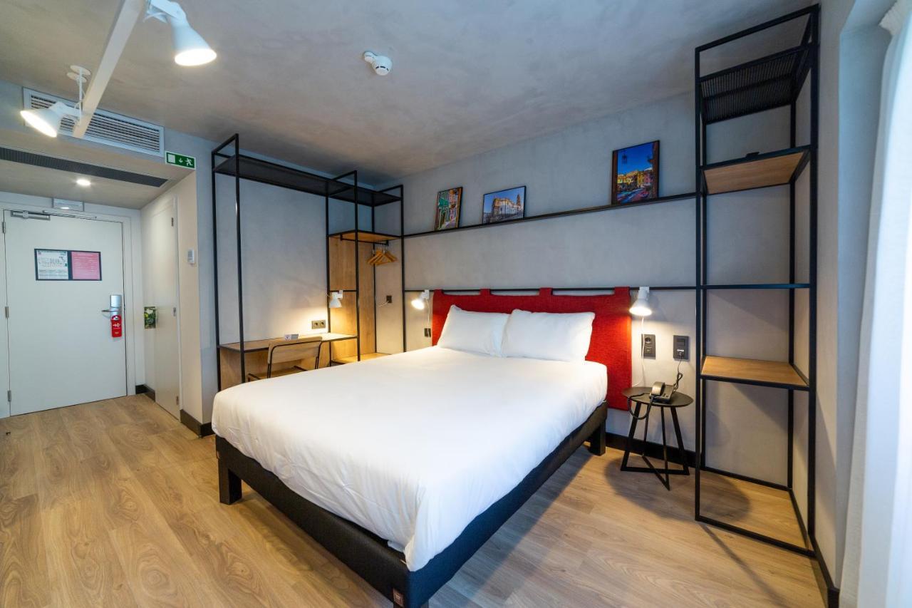 Habitación Superior con cama grande y balcón