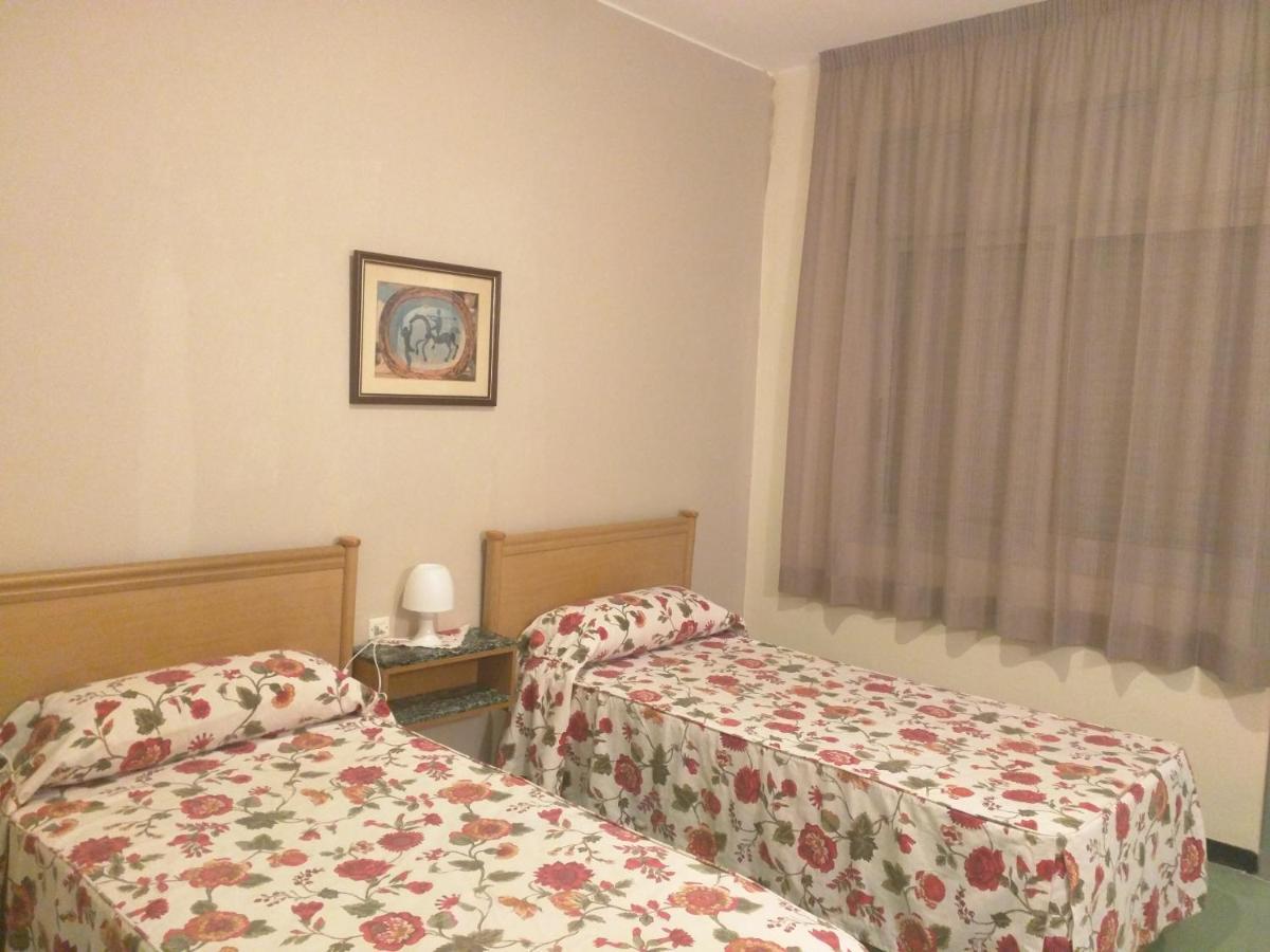 Chambre Lits Jumeaux avec Salle de Bains Commune