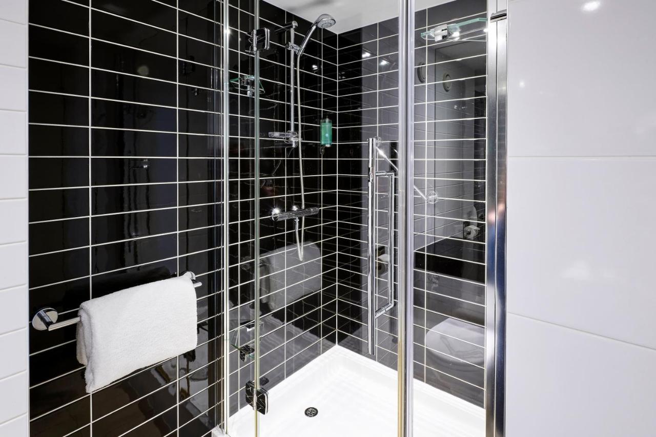 Standard Double Room with Sofa Bed - Free Hot Breakfast