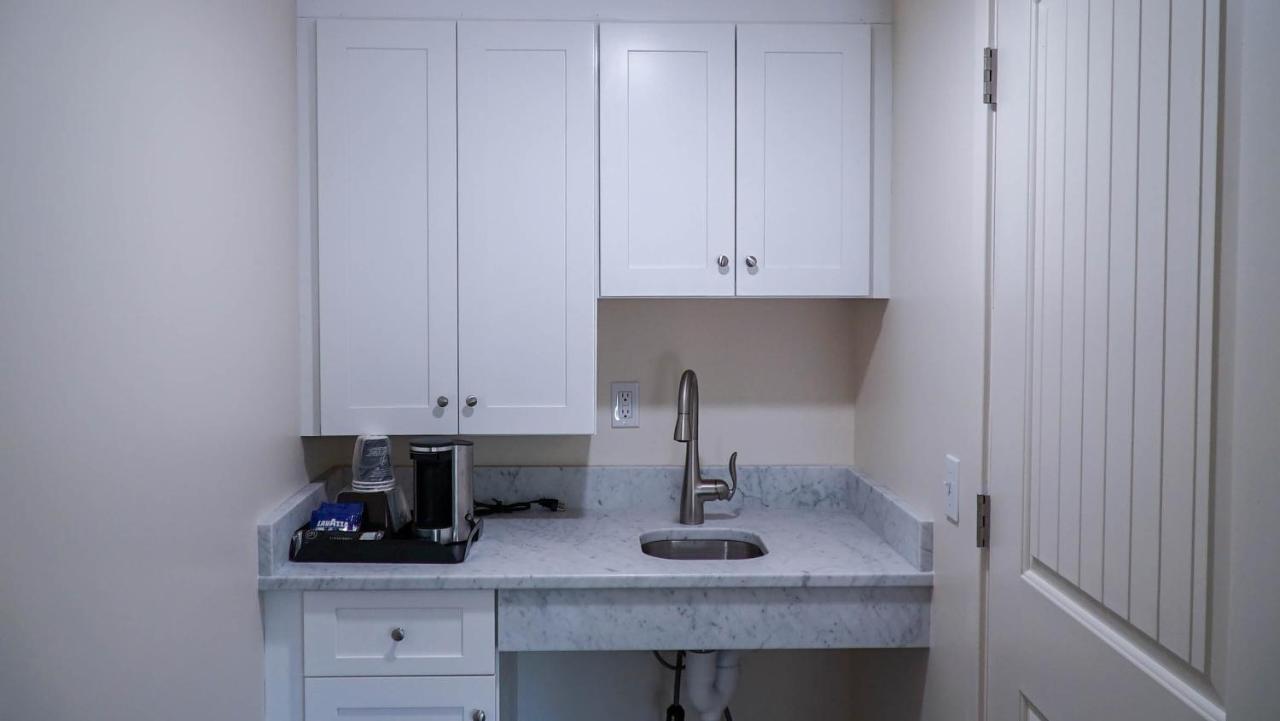 Double Queen with Kitchenette