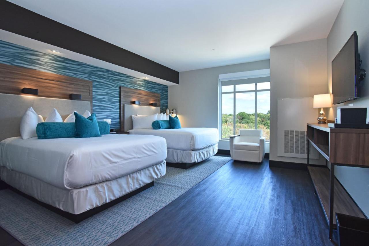 Deluxe Queen Room