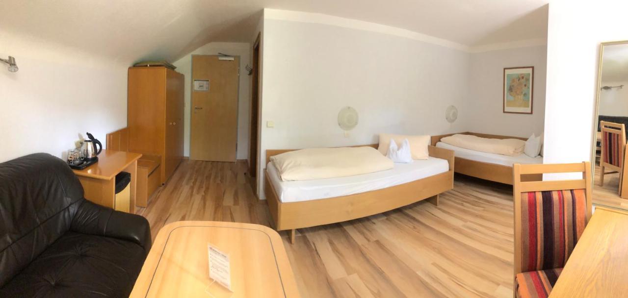 Standard Zweibettzimmer mit Balkon