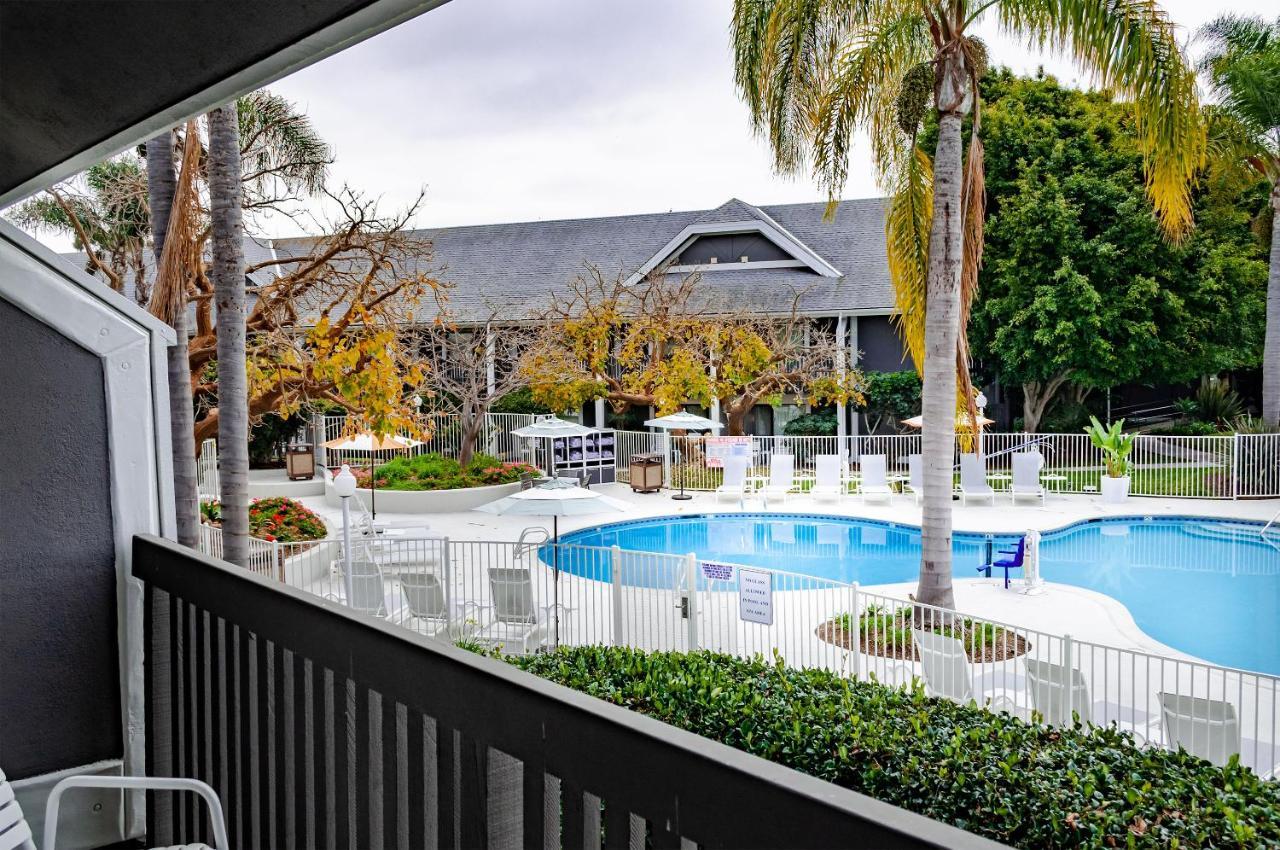 Queen Room with Two Queen Beds and Balcony - Pool View