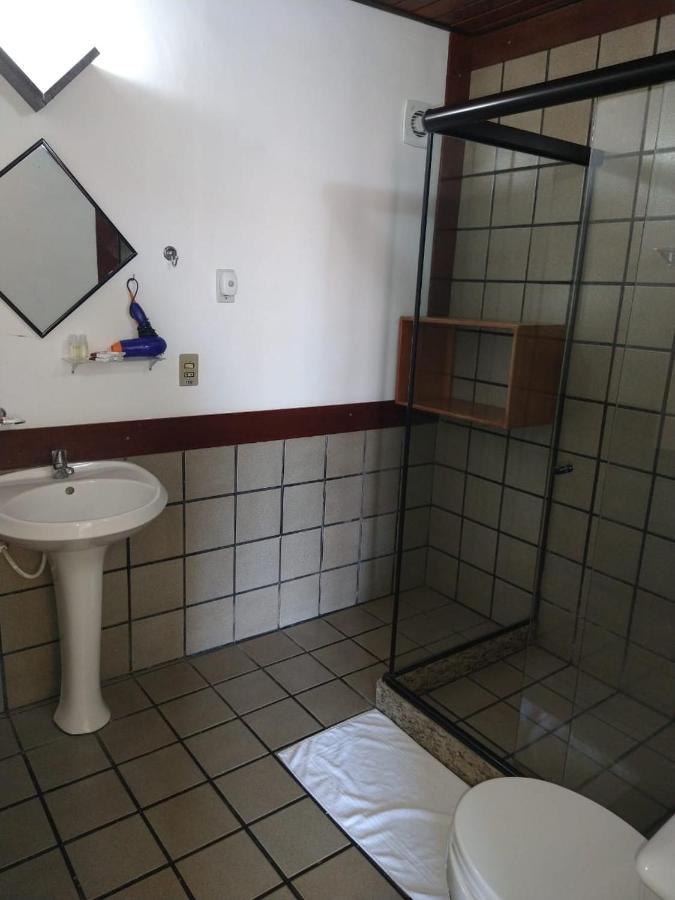 Quarto Quádruplo com Varanda e Banheiro Privativo