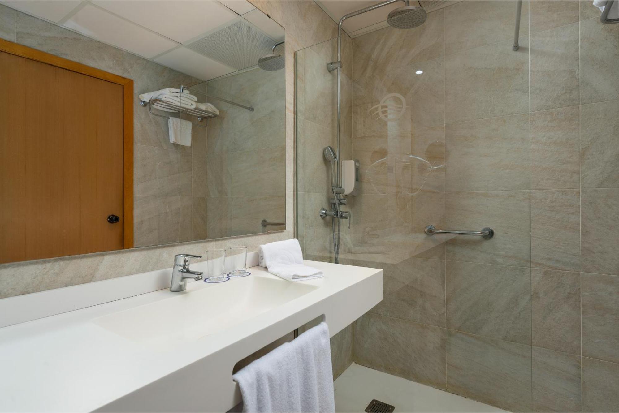 Tweepersoonskamer met Extra Bed en Balkon (3 Volwassenen) - 2 Aparte Bedden
