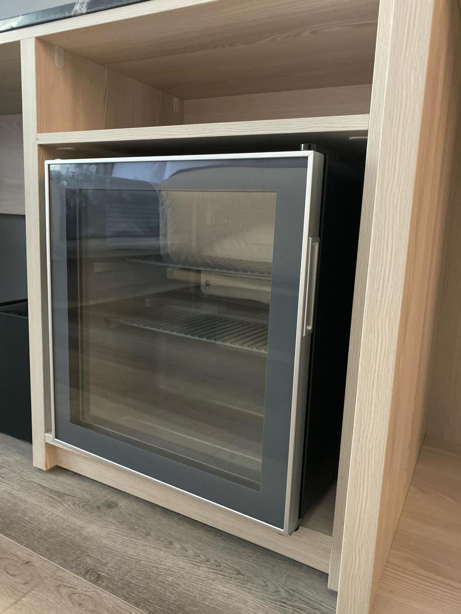 King Room with Roll-In Shower - Mobility/Hearing Accessible - Non-Smoking