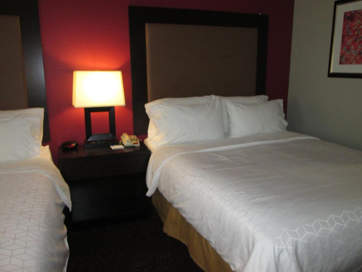 Queen Room with Two Queen Beds - Mobility Access Tub/Non-Smoking