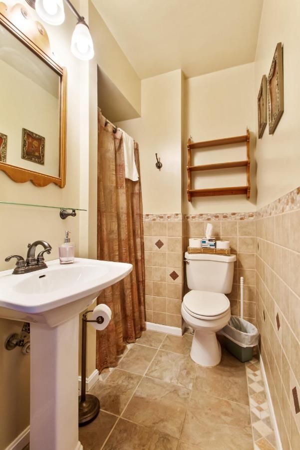Deluxe Queen Suite