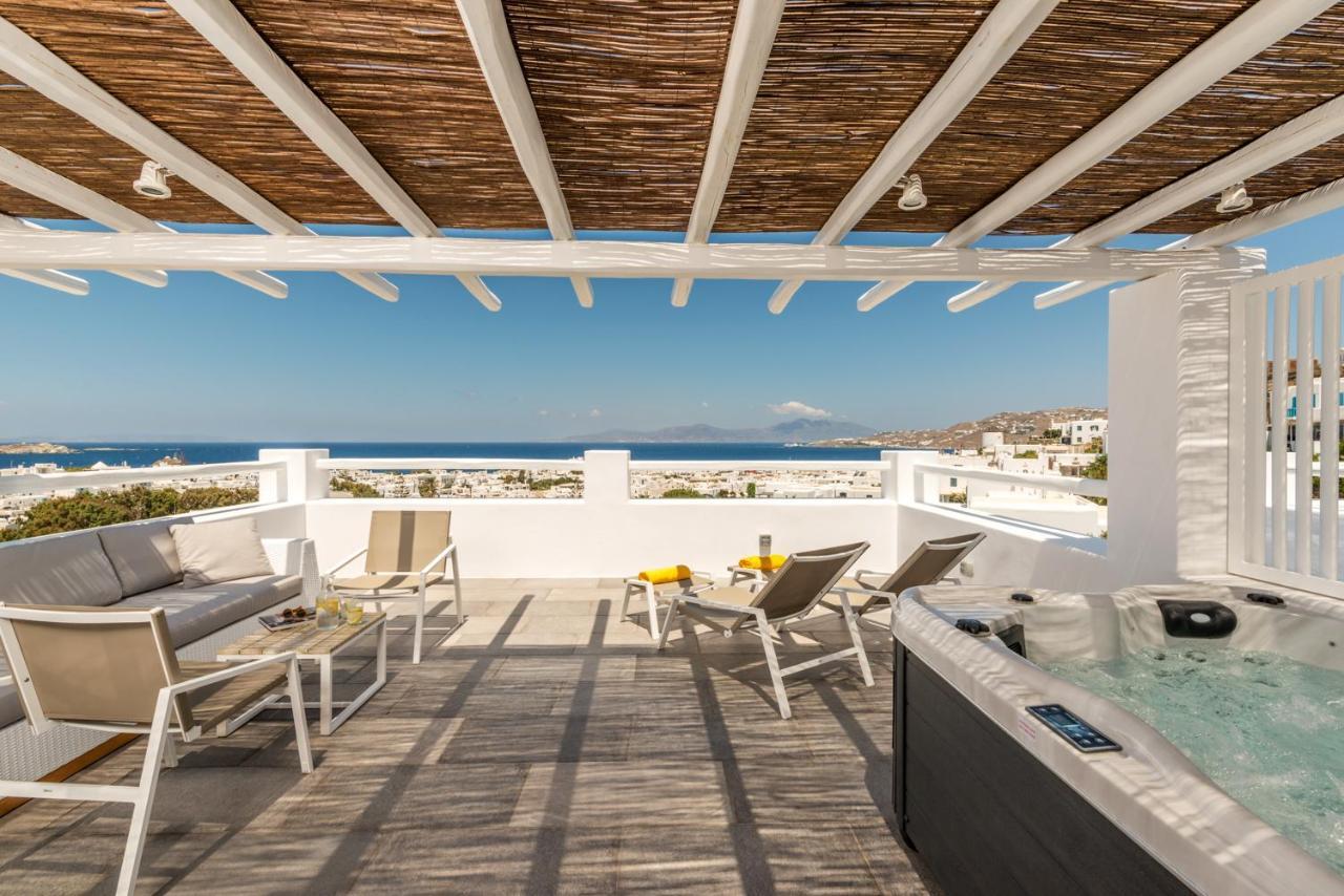 Grand Suite met Terras en Panoramisch Uitzicht op Zee en Hot Tub Buiten