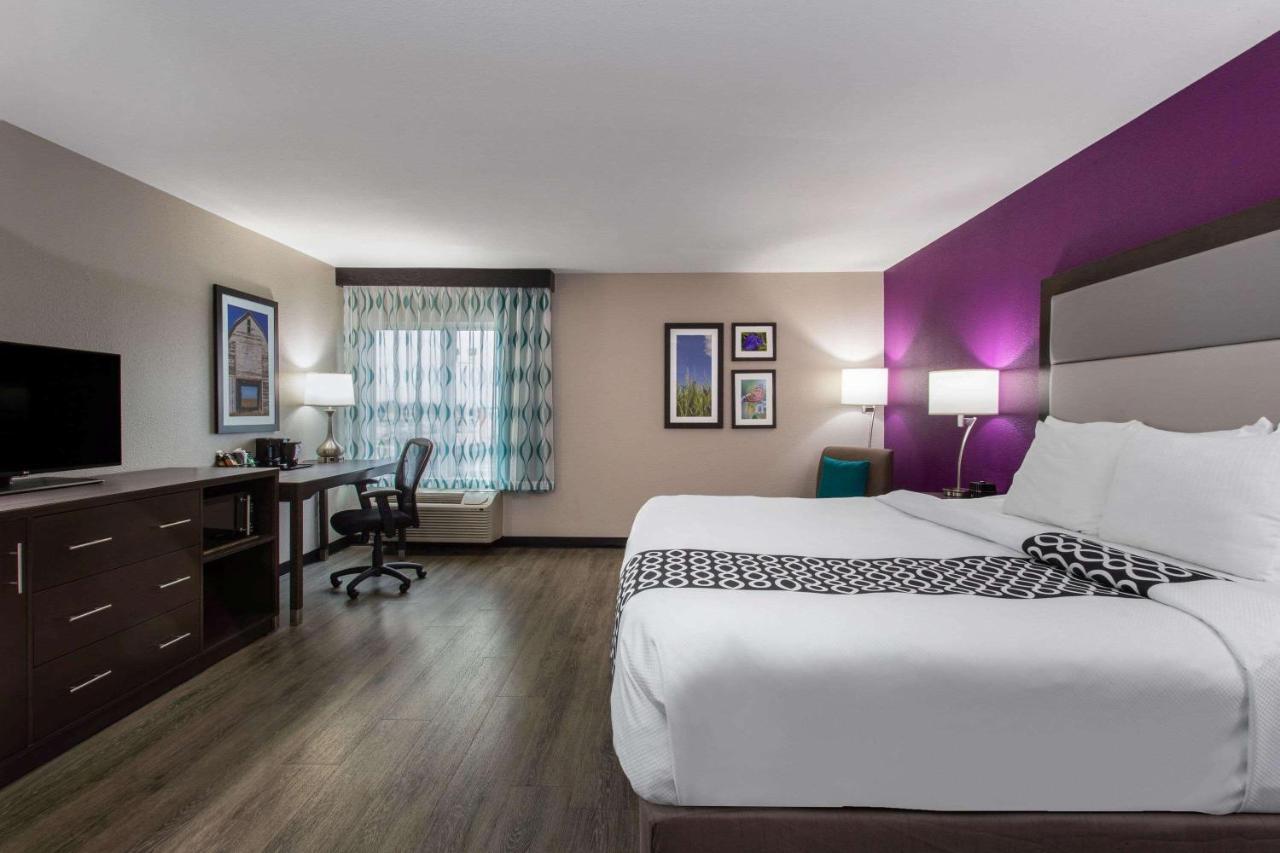 One-Bedroom King Suite - Non-Smoking