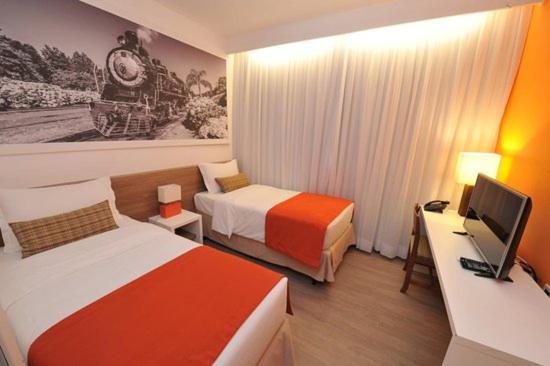 Quarto Duplo Standard com 2 Camas de Solteiro