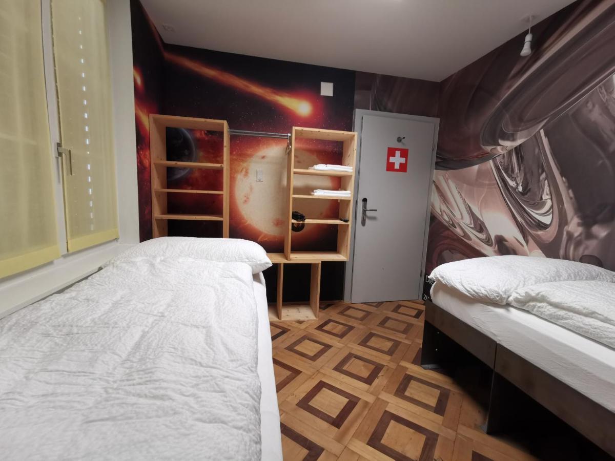 Camera Doppia con Letti Singoli e Bagno in Comune