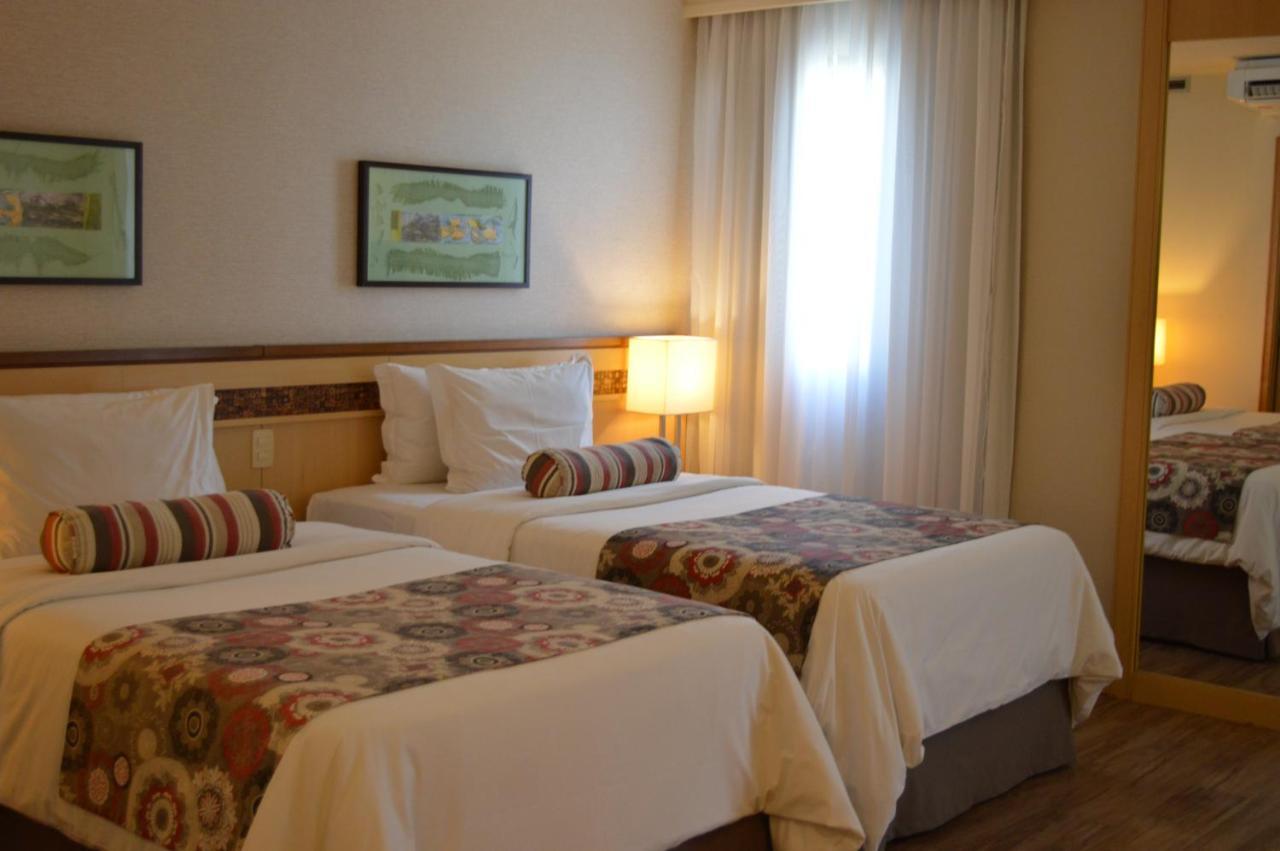 Quarto Luxo com 2 Camas de Solteiro