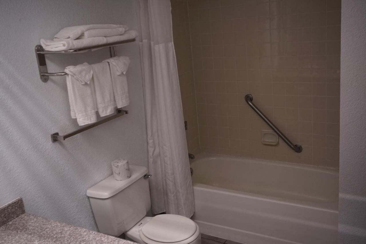 One-Bedroom King Suite - Non-Smoking