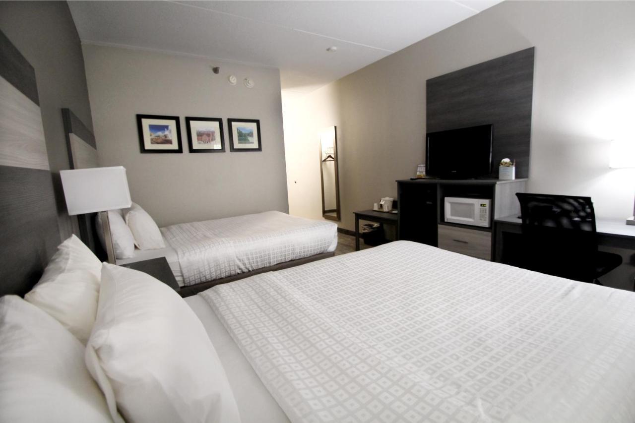 Queen Room with Two Queen Beds - Non-Smoking