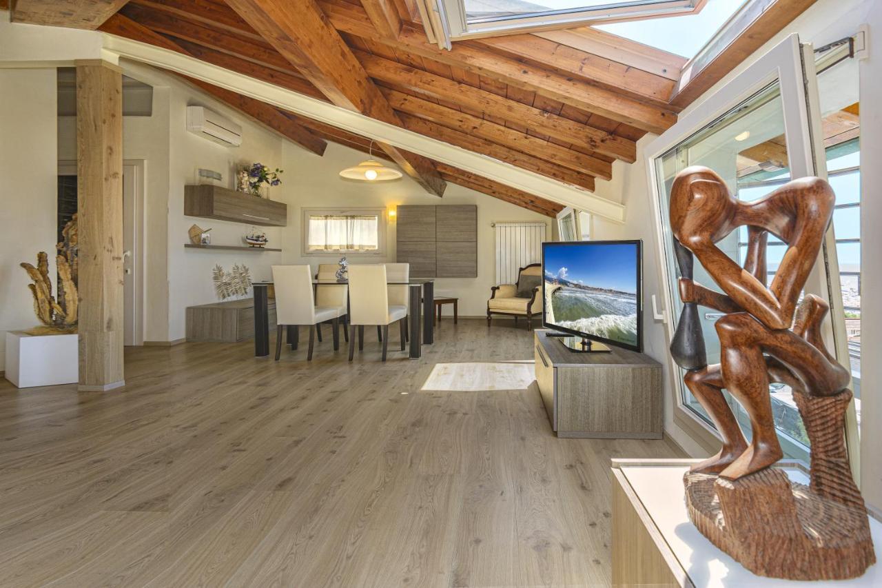Appartamento con 2 Camere da Letto e Vista Mare