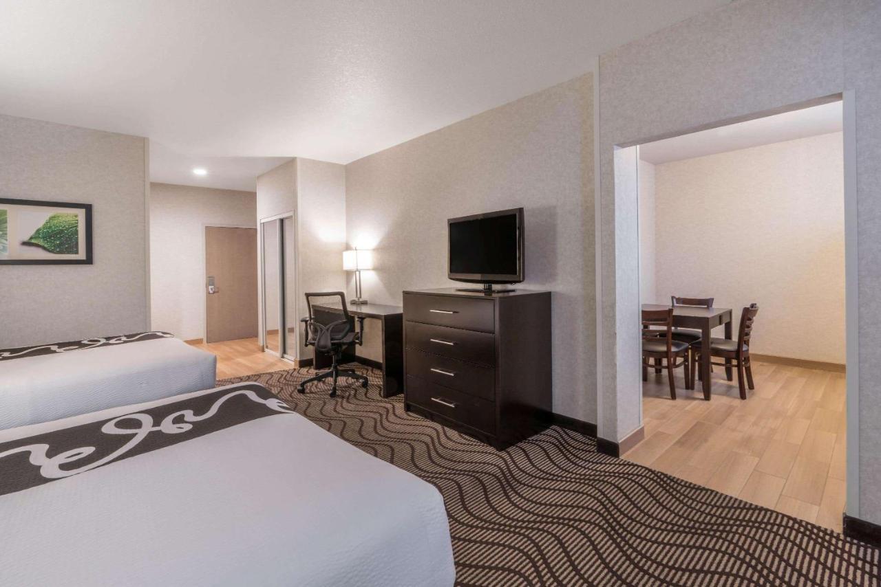 Deluxe Queen Room with Two Queen Beds