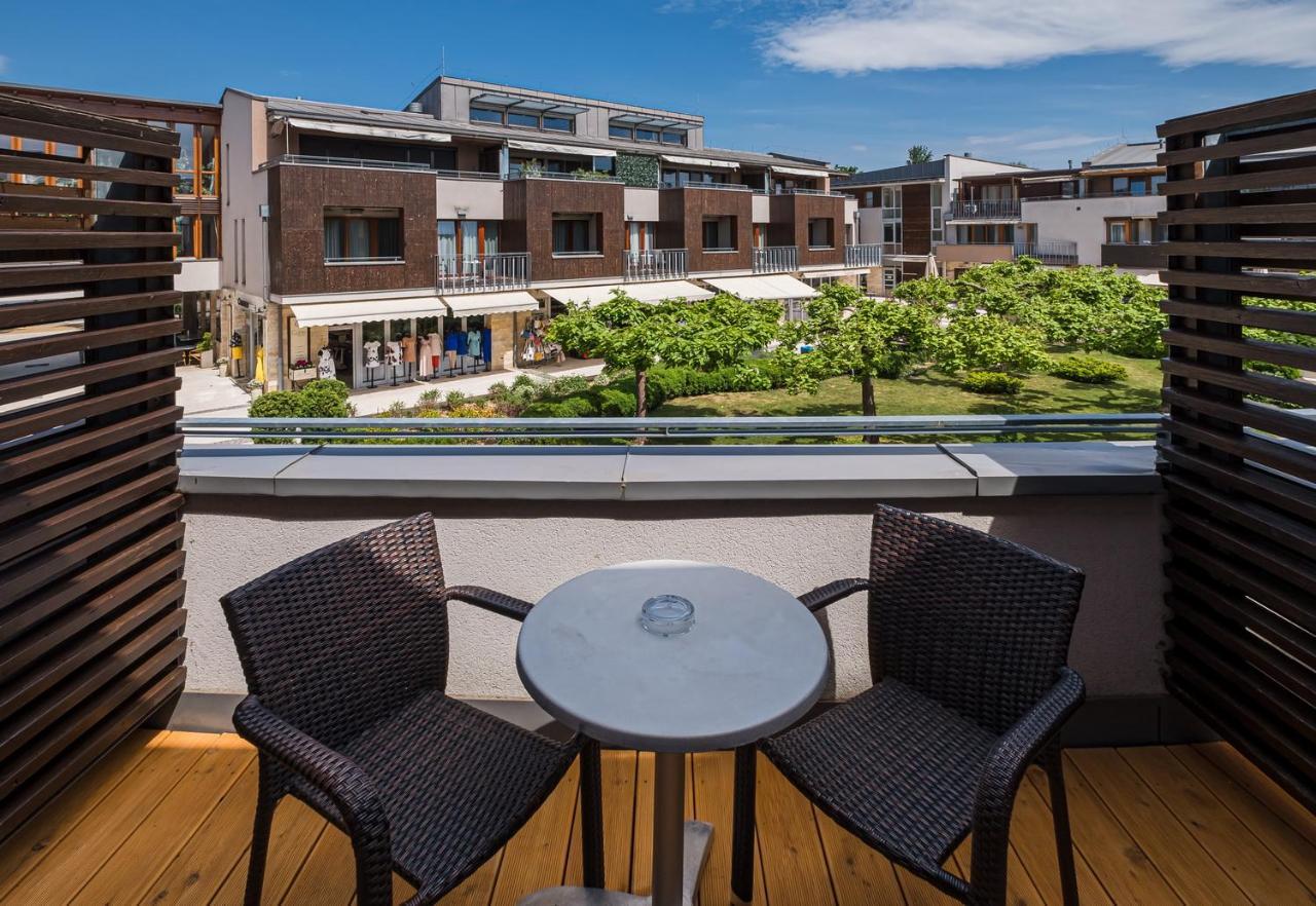 Deluxe Doppel-/Zweibettzimmer mit Balkon