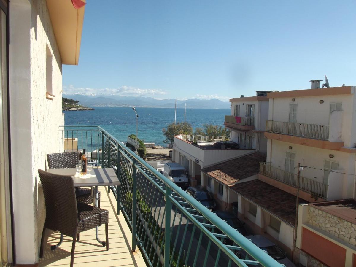 Camera Matrimoniale con Balcone e Vista Mare