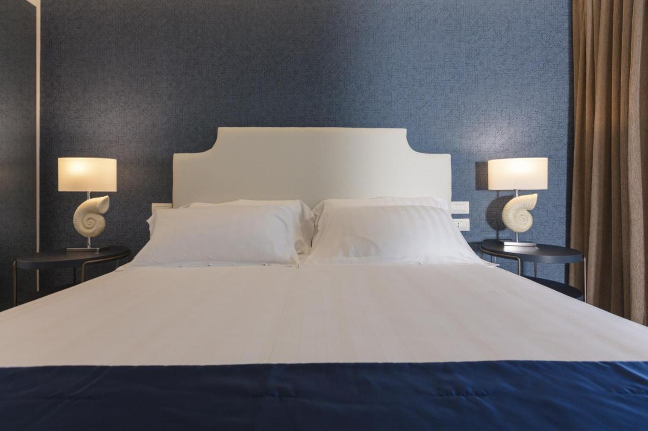 Deluxe Double or Twin Room with Sea View,1115898297:JPEG