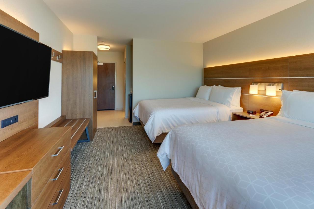 Standard Room with Two Queen Beds