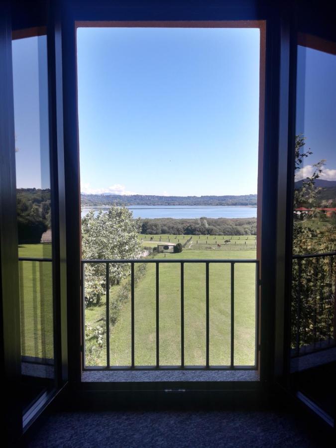 Camera Matrimoniale con Vista Lago