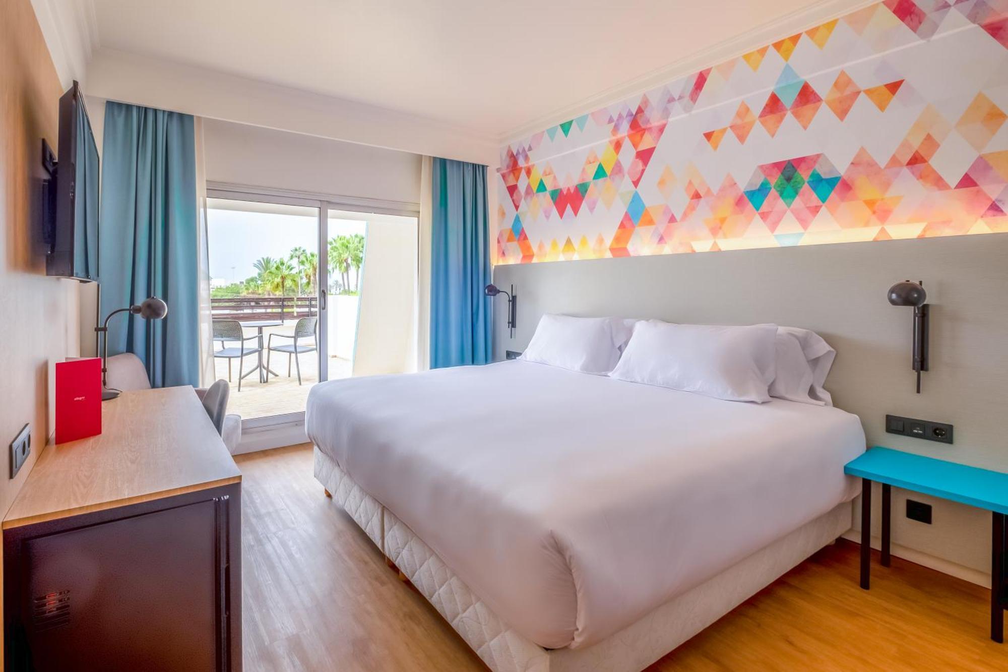 Chambre Double ou Lits Jumeaux Supérieure - Vue sur Piscine