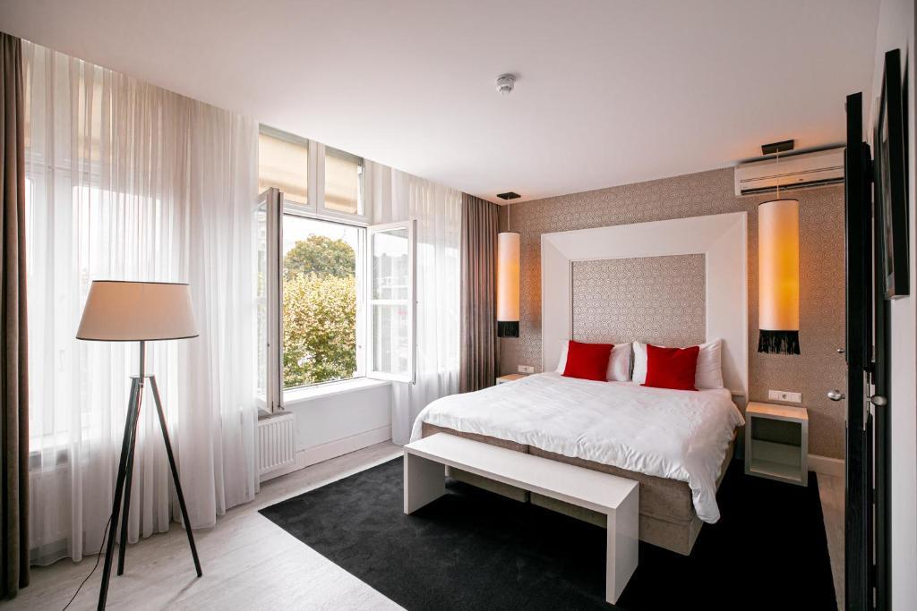 Kamer met Kingsize Bed en Uitzicht op de Stad