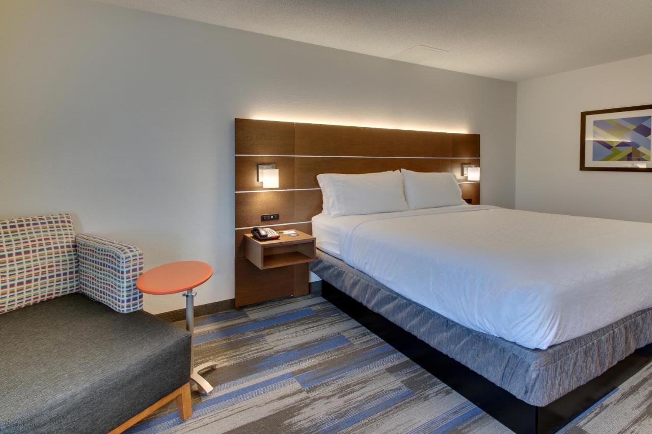 Standard King Room with Mobility Accessible Roll-In Shower