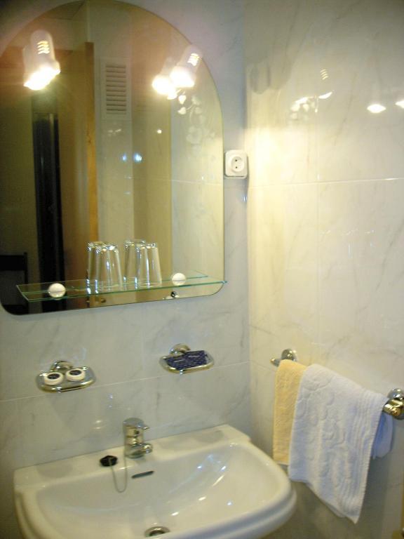 Single Room,650757948:JPEG