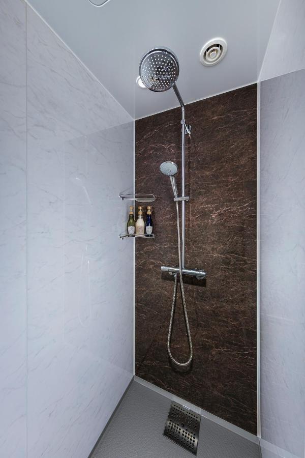 Chambre Lits Jumeaux Deluxe (30 m2) avec Cabine de Douche et Canapé-Lit pour 4 Personnes - Non-Fumeurs