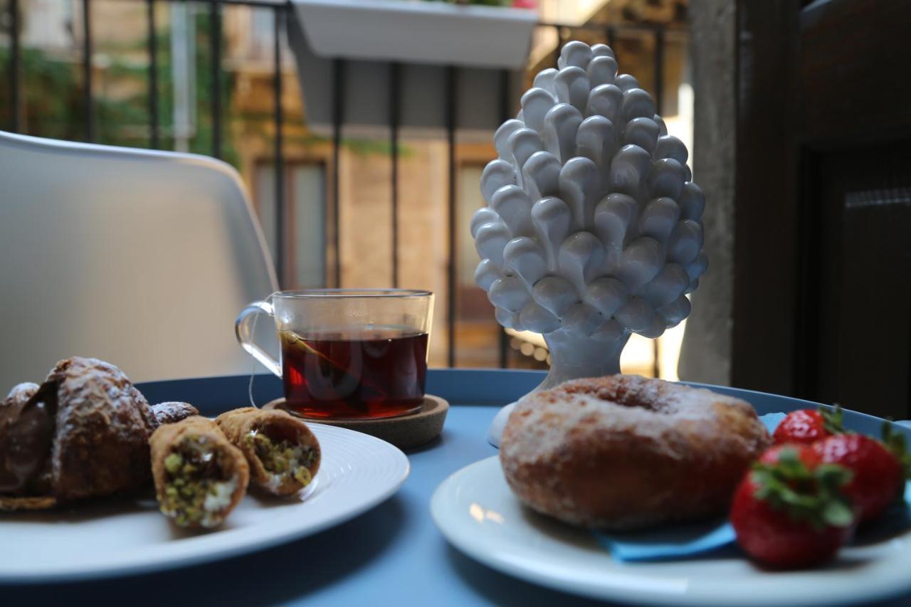 Suite mit Kingsize-Bett und Balkon