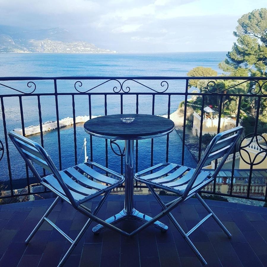 Camera Matrimoniale con Balcone e Vista Mare