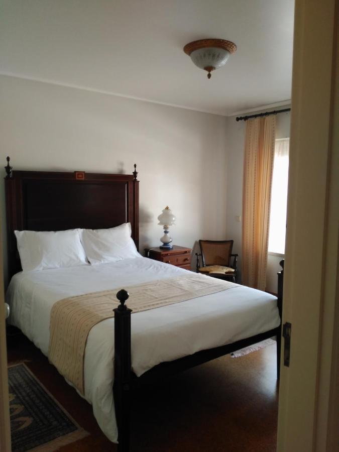 Quarto Deluxe (2 Adultos + 1 Criança)