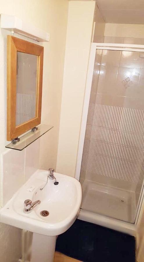 Driepersoonskamer met Eigen Badkamer