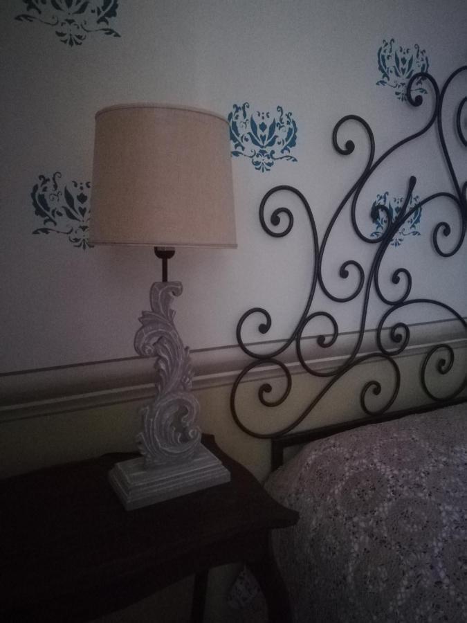 Großes Doppel-/Zweibettzimmer