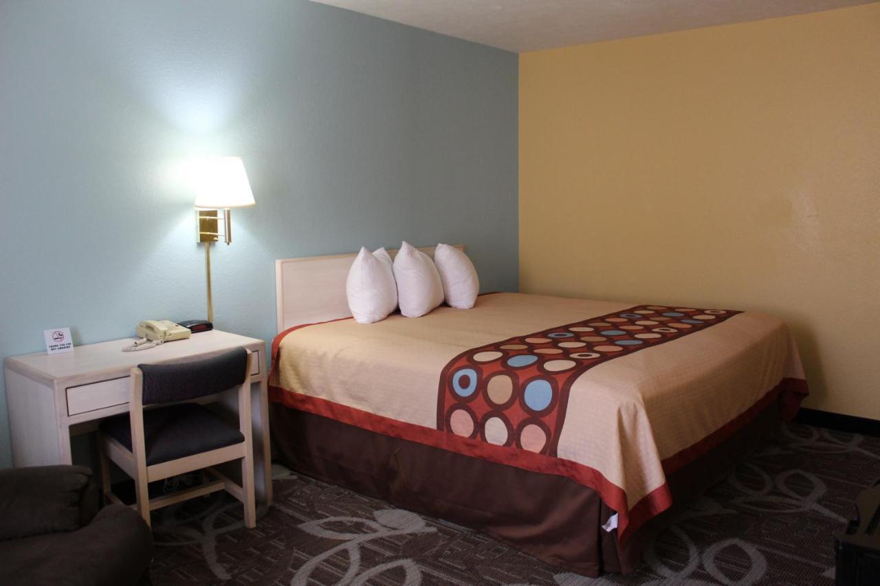 Queen Room - Disability Access - Non-Smoking