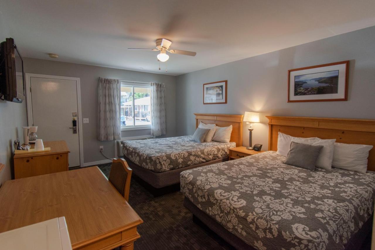 Queen Room with Two Queen Beds - Poolside