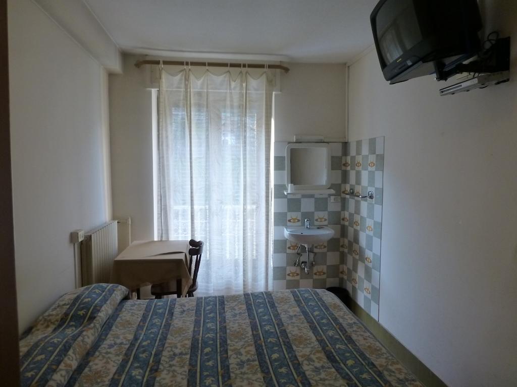 Chambre Simple avec Salle de Bains Commune