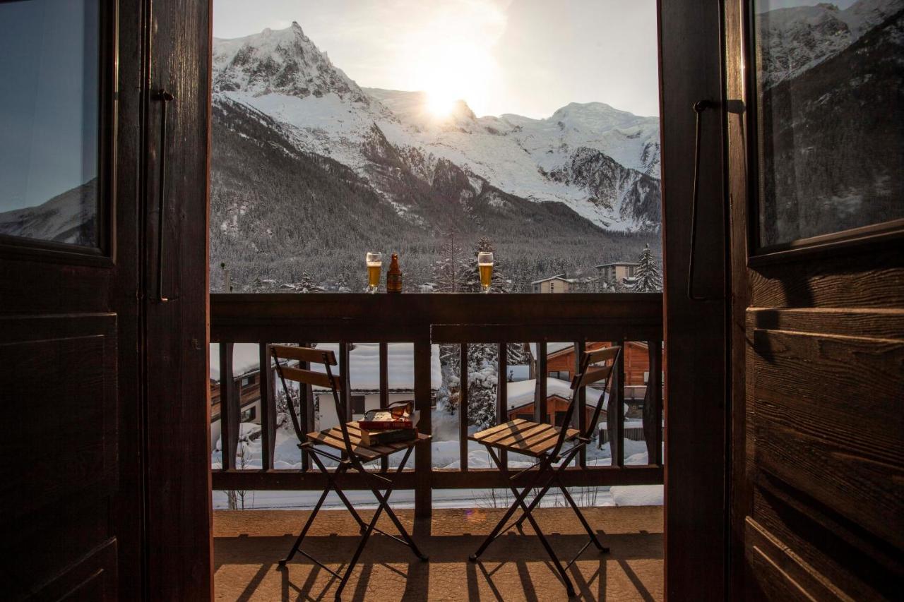 Zweibettzimmer mit Balkon und Aussicht auf den Mont Blanc