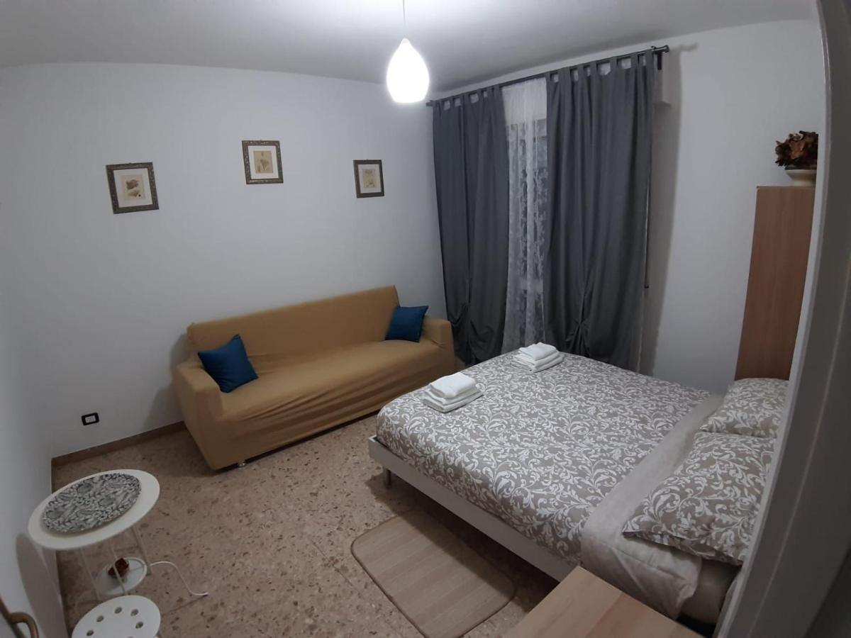 Basic Driepersoonskamer met Gedeelde Badkamer