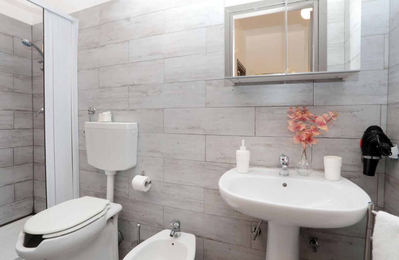 Tweepersoonskamer met een Eigen Externe Badkamer