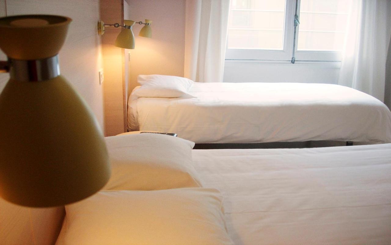 Habitación Doble Económica con cama supletoria y baño compartido