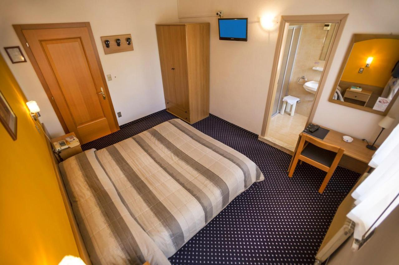 Doppel-/Zweibettzimmer mit Bergblick