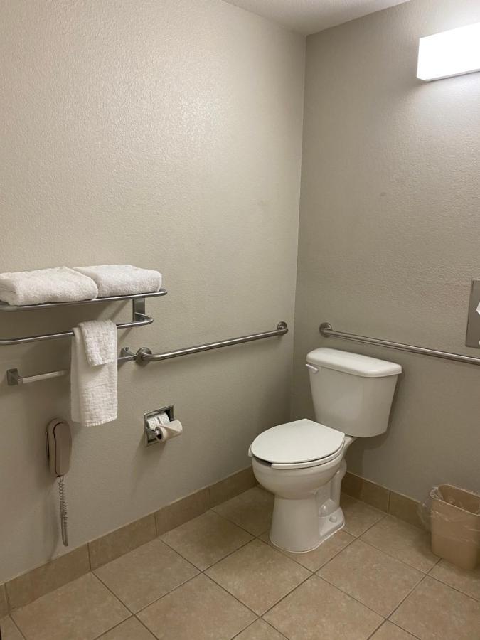 Accessible 2 Queens