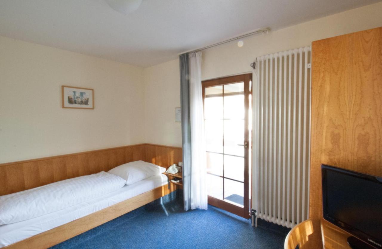 Einzelzimmer mit Balkon