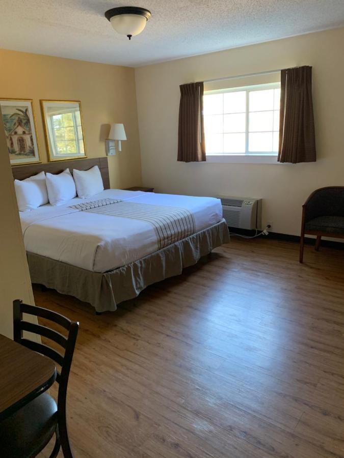 Deluxe King Room - Non-Smoking